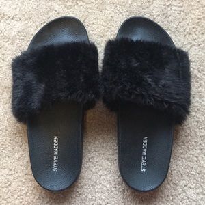 Steve Madden black fuzzy slides!